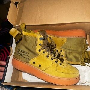 Nike SF AF1 Mid Desert Moss Sneakers
